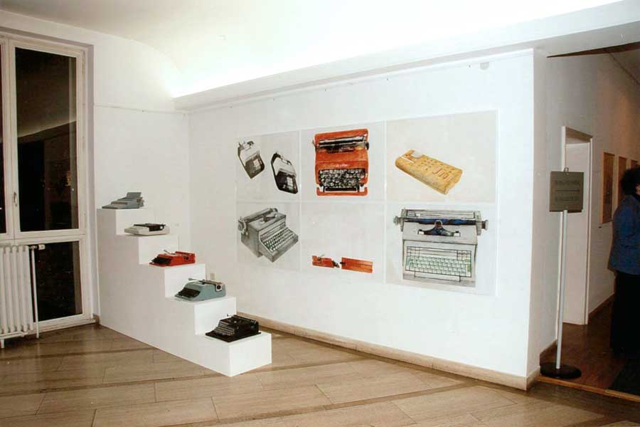 Raum für Olivetti - Italienisches Kulurinstitut Köln 2005